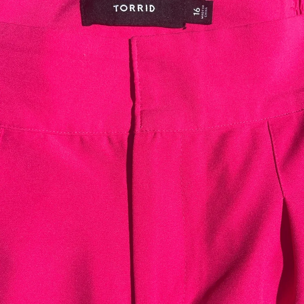 Torrid Pink Peacock Pull On Wide Leg Studio Crepe Short Size 16 - Picture 6 of 6